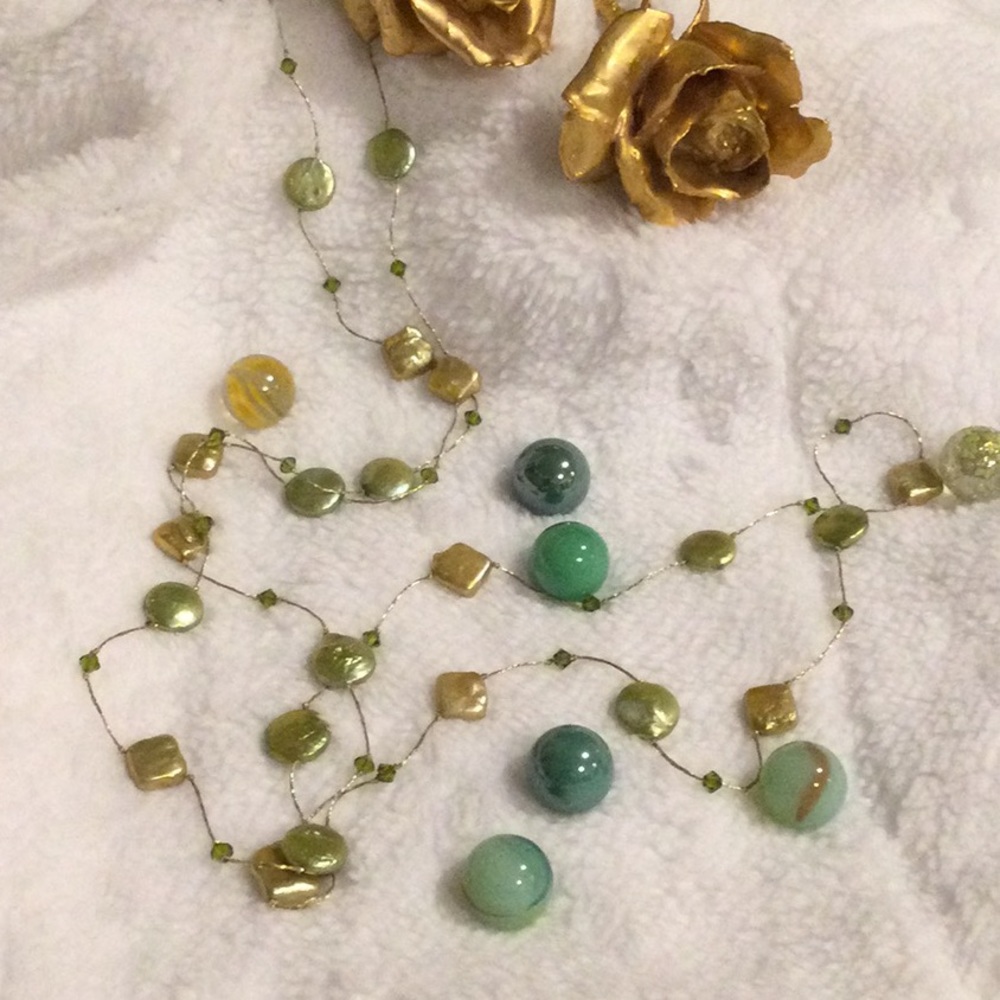 Green/Gold Button Pearls on Gold Cord/Thread😎